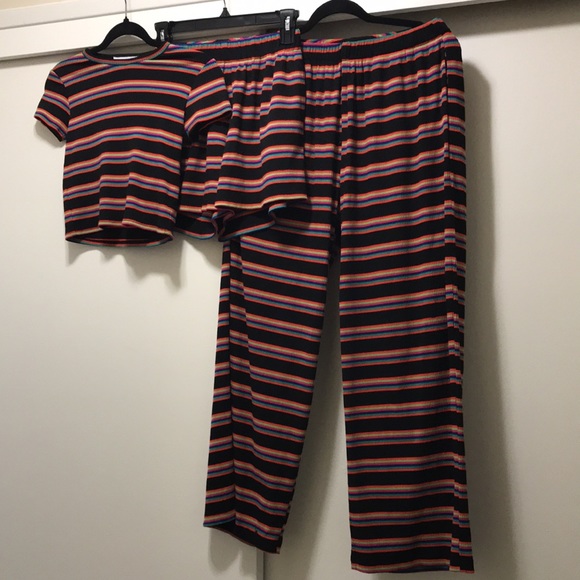 3 piece combo Pants, Shorts, Crop Top - Picture 7 of 13